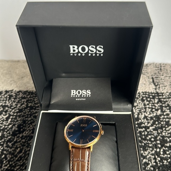 Hugo  Boss brown leather watch - Picture 4 of 14